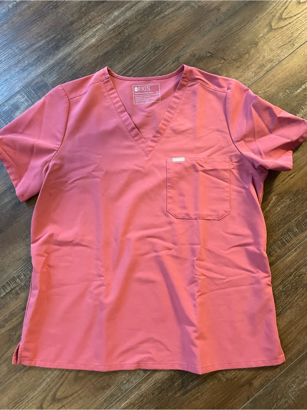 Figs XL Women’s Catarina V-Neck Scrub Top in Quartz
